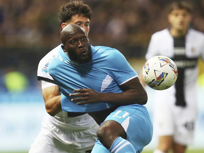 Parma’s Alessando Circati (back) battles with Napoli's Romelu Lukaku during a 0-0 draw on Monday morning (AEST). Picture: Gianni Santandrea/LaPresse via AP