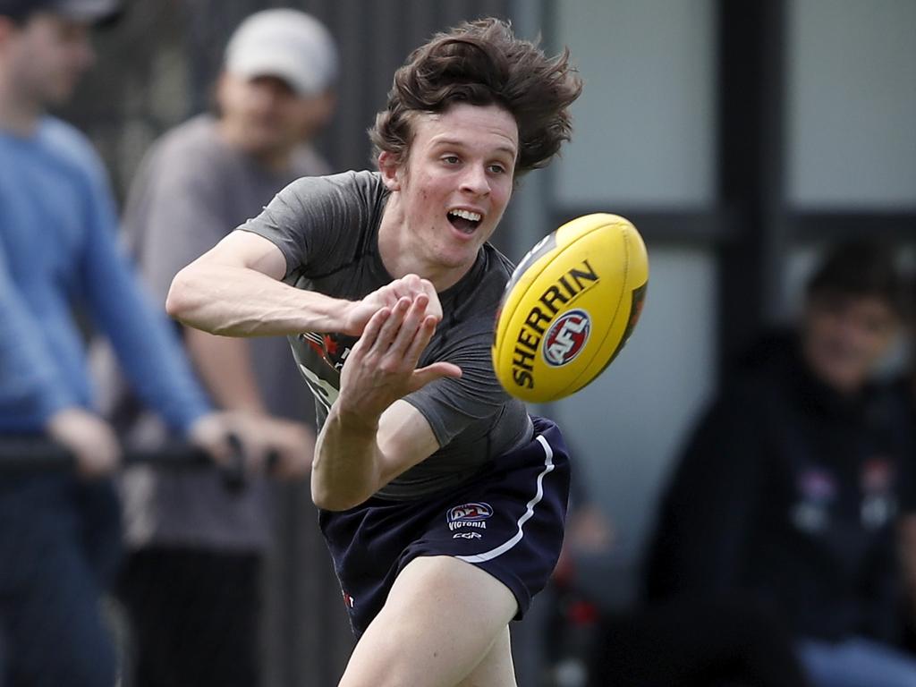 Max Holmes gives off a handball. Picture: Dylan Burns