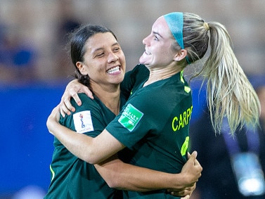 Ellie Carpenter (R) could be making a move to Sam Kerr’s Chelsea. Picture: Getty