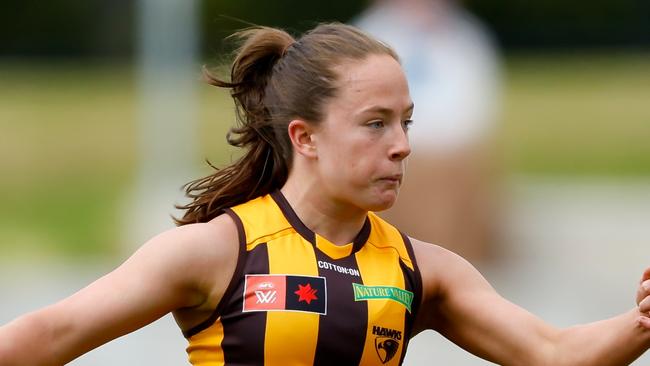 BALLARAT, AUSTRALIA - SEPTEMBER 10: Jasmine Fleming of the Hawks kicks the ball during the 2023 AFLW Round 02 match between the Western Bulldogs and the Hawthorn Hawks at Mars Stadium on September 10, 2023 in Ballarat, Australia. (Photo by Dylan Burns/AFL Photos via Getty Images)