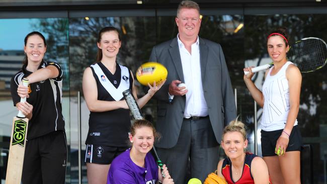 Amanda Jade-Wellington, Georgia Taylor, Louise Bartle, Belinda White and Madison Frahn with Statewide CEO Richard Nunn. Picture: Tait Schmaal.