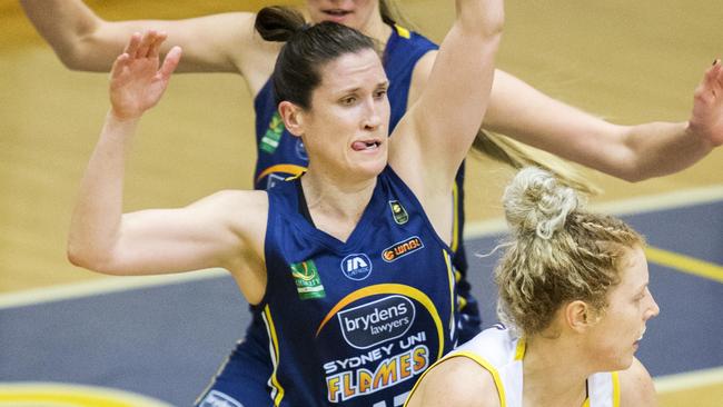 Belinda Snell in action against the Boomers in their round four win.