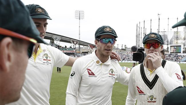 LONDON, ENGLAND – SEPTEMBER 12: Tim Paine of Australia speaks to his players during day one of the 5th Specsavers Ashes Test at The Kia Oval on September 12, 2019 in London, England. (Photo by Ryan Pierse/Getty Images)