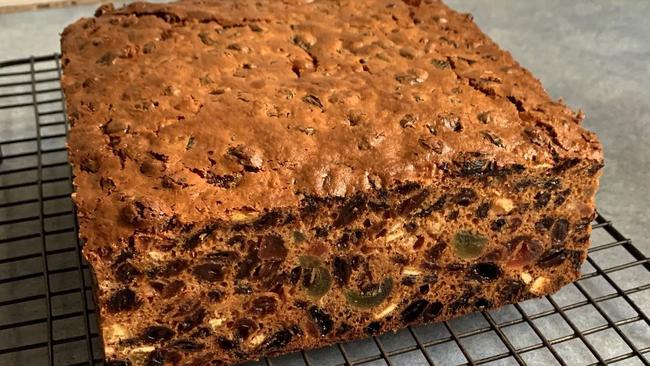 4-ingredient-baileys-condensed-milk-fruit-cake1-961132-1