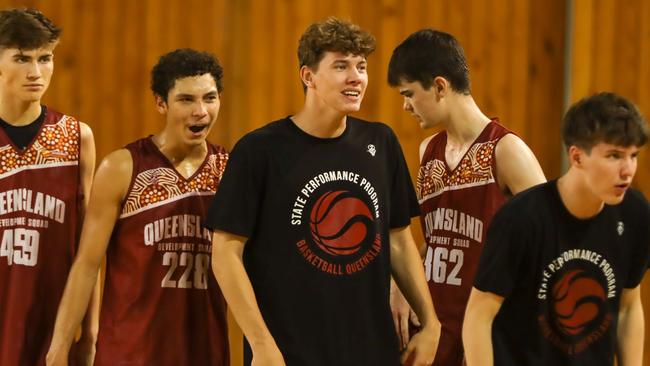 Queensland North's Matthew Evans (middle).