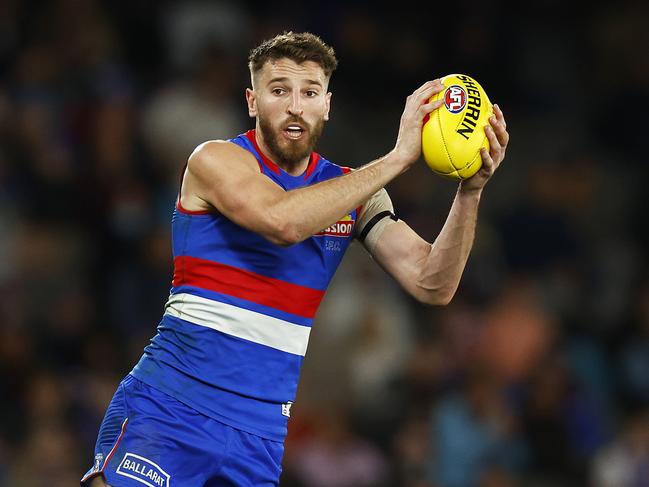 MELBOURNE, AUSTRALIA - AUGUST 13: Marcus Bontempelli of the Bulldogs marks the ball during the round 22 AFL match between the Western Bulldogs and the Greater Western Sydney Giants at Marvel Stadium on August 13, 2022 in Melbourne, Australia. (Photo by Daniel Pockett/Getty Images)