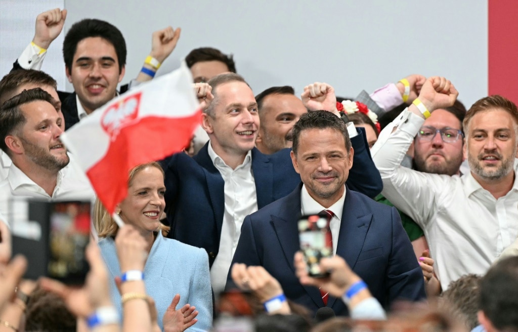 Polish presidential election rivals neck and neck