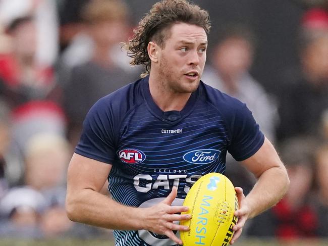 Jack Steven of the Cats runs with the ball during the AFL Marsh Community Series pre-season match between Geelong Cats and Essendon Bombers at Central Reserve in Colac, Monday, March 9, 2020. (AAP Image/Michael Dodge) NO ARCHIVING, EDITORIAL USE ONLY