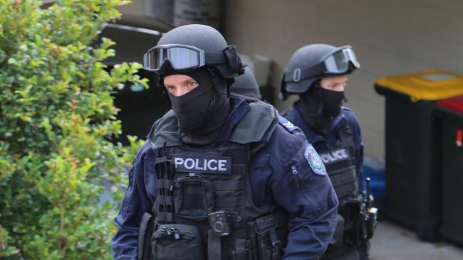 Strike Force Pallamana detectives raid a property in the Hunter Valley. NSW Police.