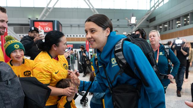 Sam Kerr arrive at Sydney Airport in Sydney, Sunday, August 13, 2023. (AAP Image/Flavio Brancaleone)