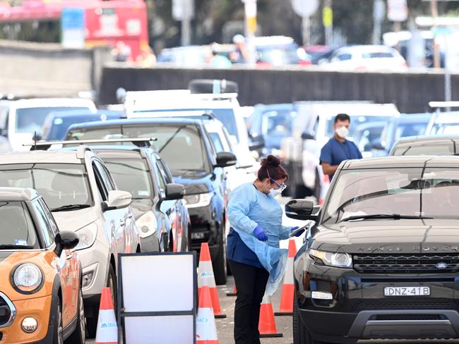 SYDNEY, AUSTRALIA - NewsWire Photos DECEMBER 15, 2021: Frontline workers continue to test large numbers of Sydney-siders at Bondi Beach drive through Covid-19 hub. Picture: NCA NewsWire / Jeremy Piper