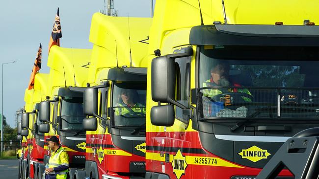 MELBOURNE AUSTRALIA - NewsWire Photos AUGUST 5, 2023: Truck drivers take part in the national convoys for transport reform in Melbourne.Picture: NCA NewsWire / Luis Enrique Ascui