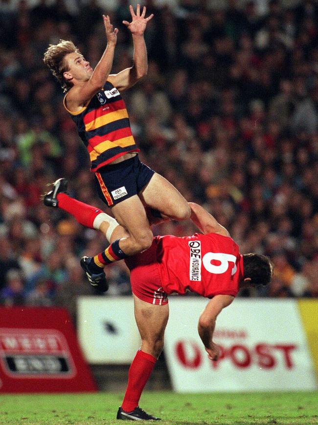 Adelaide’s Tony Modra marks over Sydney’s Andrew Dunkley.