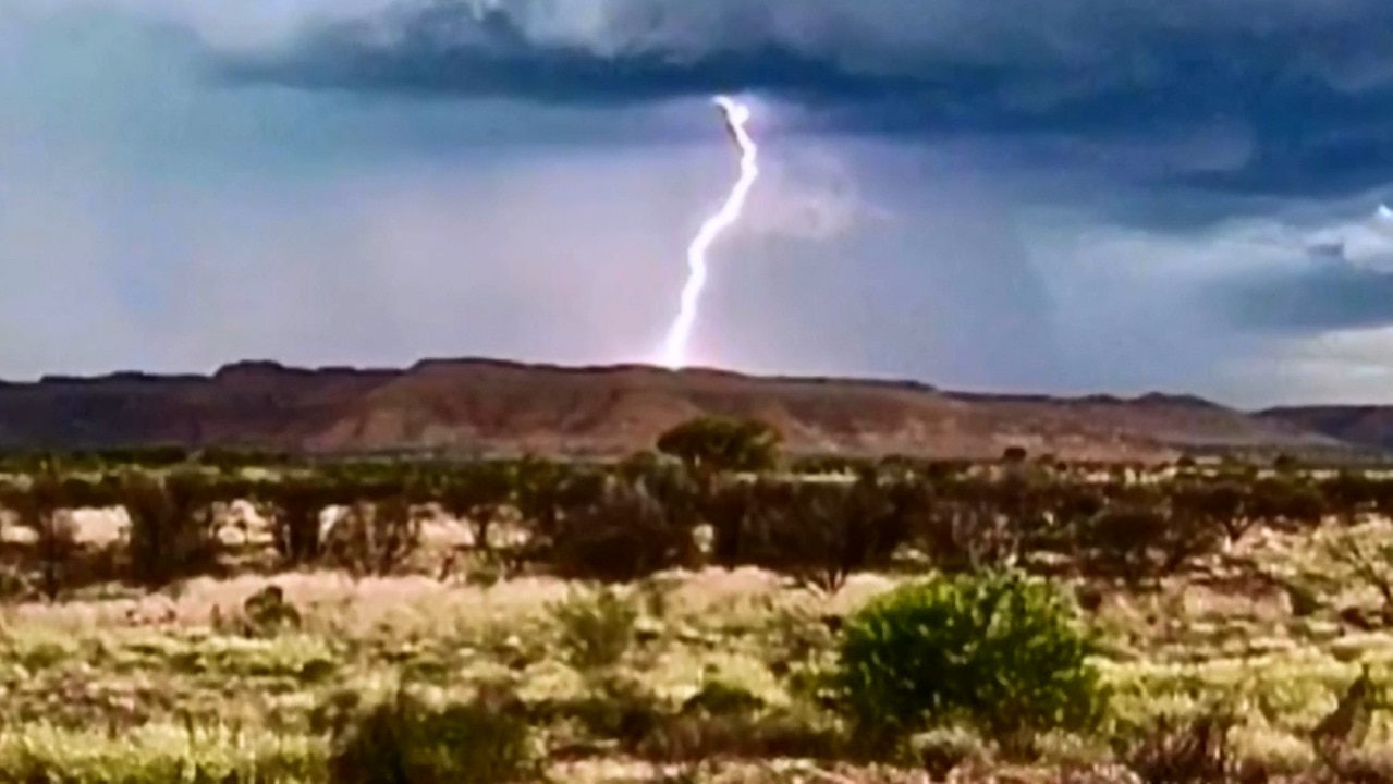 Man killed by lightning at NT’s Kings Canyon | Sky News Australia