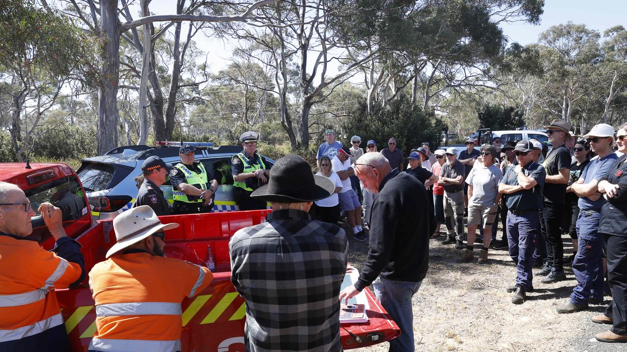 Community meeting with Tasmania Police and Tasmania Fire Service at Dolphin Sands. Dolphin Sands bushfire. Picture: Nikki Davis-Jones