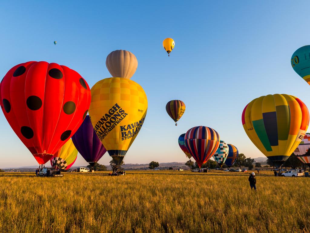 <span>3/21</span><h2>Canowindra</h2><p> On the banks for the Belubula River, you’ll find quaint Canowindra, hot air balloon capital of Australia. Just 50 minutes from Orange, or five hours from Sydney, take a balloon ride with <a href="http://www.aussieballoontrek.com.au/" target="_blank">Aussie Balloontrek</a> or <a href="http://www.balloonjoyflights.com.au/" target="_blank">Balloon Joy Flights</a>. If you’d like your feet to remain firmly on the ground, immerse your family in the colonial history, from high-street architecture, to stories of bushranger Ben Hall bailing up the town. Check out ancient fossils at the <a href="http://www.ageoffishes.org.au/" target="_blank">Age of Fishes Museum</a> too.</p>