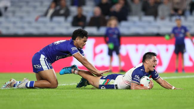 Ronald Volkman scores his first NRL try. Photo by Brendon Thorne/Getty Images