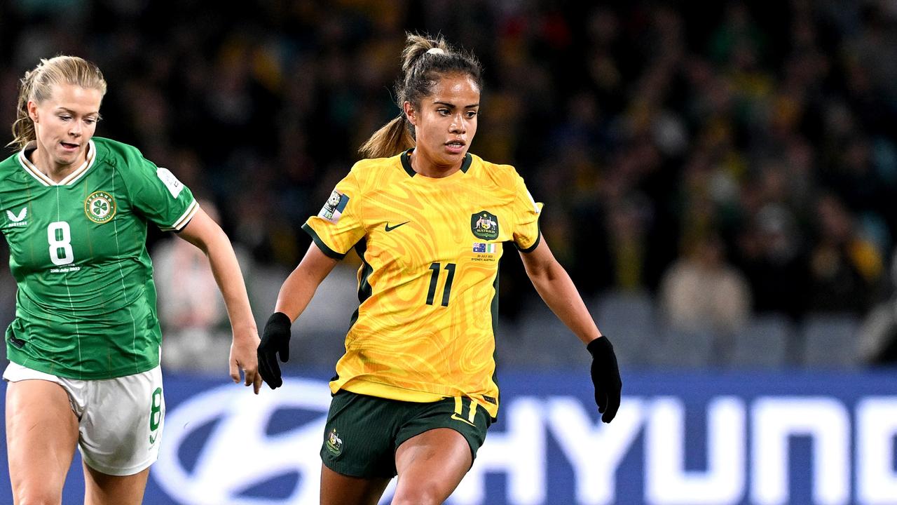 SYDNEY, AUSTRALIA - JULY 20: Mary Fowler of the Matildas breaks away from the defence of Ruesha Littlejohn of Ireland during the FIFA Women's World Cup Australia &amp; New Zealand 2023 Group B match between Australia and Ireland at Stadium Australia on July 20, 2023 in Sydney, Australia. (Photo by Bradley Kanaris/Getty Images)