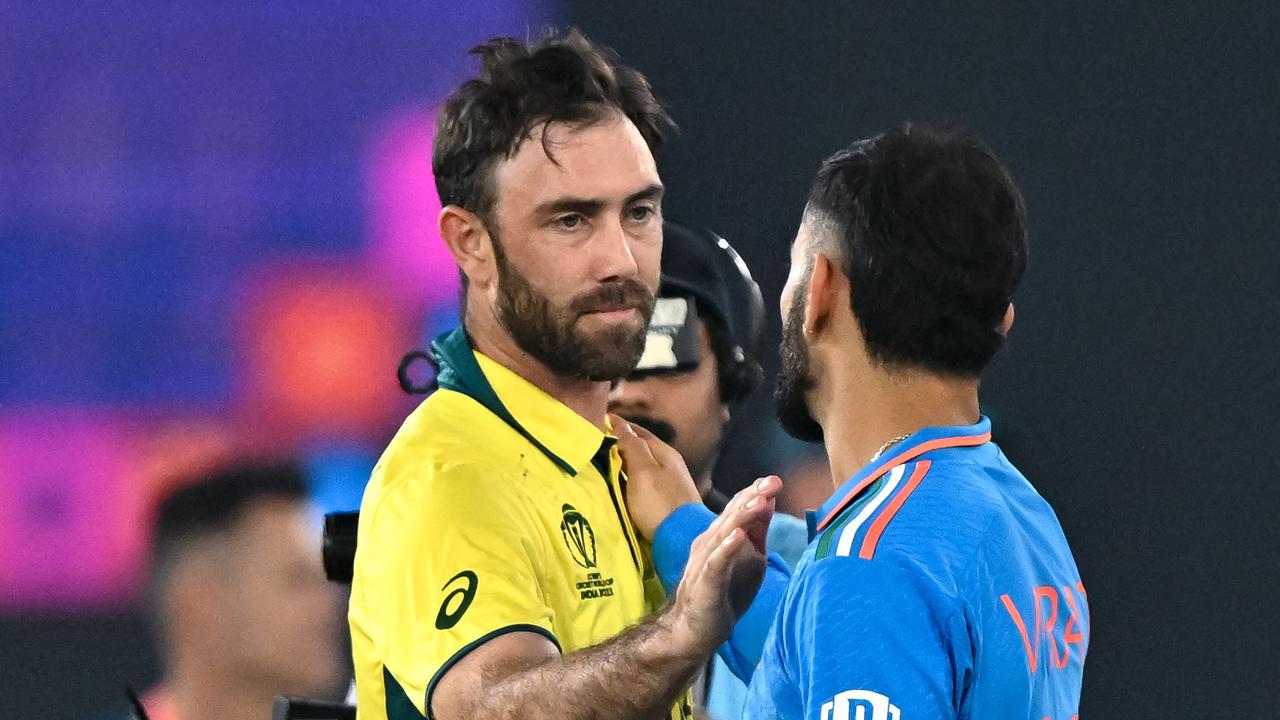 India's Virat Kohli greets Australia's Glenn Maxwell. Photo by Sajjad HUSSAIN / AFP.