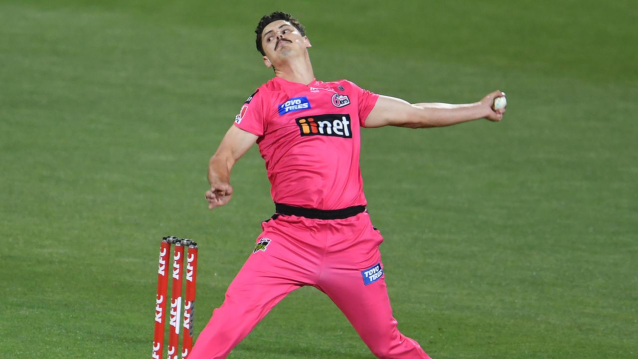 Ben Dwarshuis bowling during the match against the Sydney Sixers.