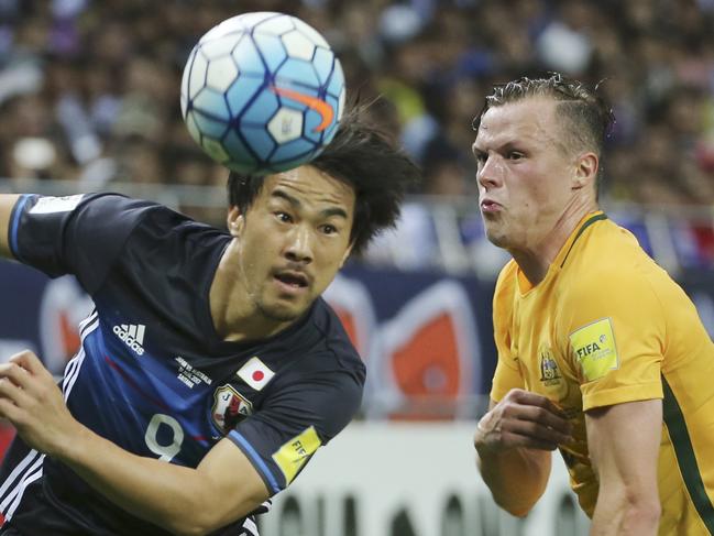 Japan's Shinji Okazaki, left, and Australia's Brad Smith battle for the ball during their World Cup Group B qualifying soccer match in Saitama, Japan, Thursday, Aug. 31, 2017. (AP Photo/Koji Sasahara)