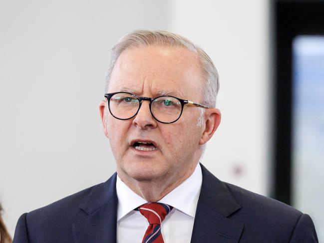 MELBOURNE, AUSTRALIA - NewsWire Photos - January 30, 2025:  Australian Prime Minister Anthony Albanese and Victorian Premier Jacinta Allan visit Boronia Heights Primary and hold a press conference.Picture: NewsWire / David Geraghty