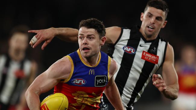 MELBOURNE, AUSTRALIA – August 18, 2023. AFL . Lachie Neale of the Lions fends off Scott Pendlebury of the Magpies during the round 23 match between Collingwood and the Brisbane Lions at Marvel Stadium in Melbourne, Australia. Photo by Michael Klein.