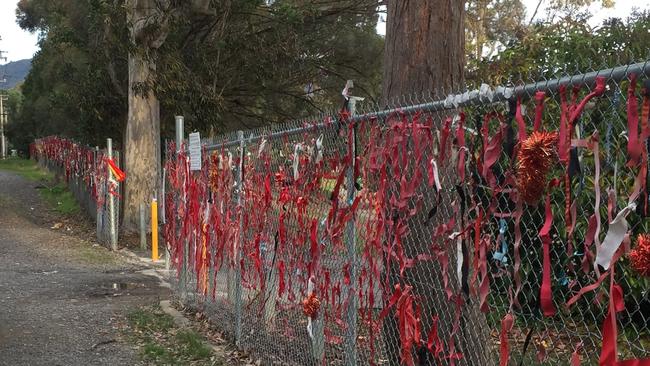 More than 4000 ribbons have been placed at 150 Cambridge Rd Kilsyth, as residents fight for the site to be retained as open space for the community.