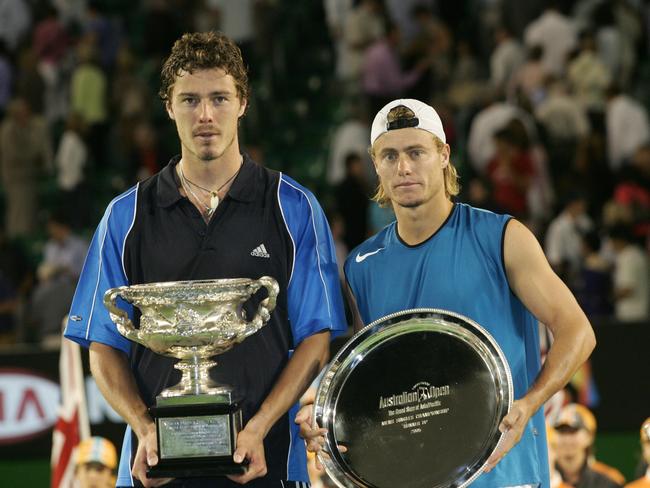 Winner Marat Safin (L) and runner-up Lleyton Hewitt with their trophies after men's Aus Open final in 2005.