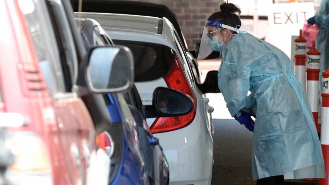 MELBOURNE, AUSTRALIA - NewsWire Photos FEBRUARY 09, 2021: DHHS staff attend a small but steady line of cars queuing for COVID testing at Darebin Arts Centre, Preston. Picture: NCA NewsWire / Andrew Henshaw