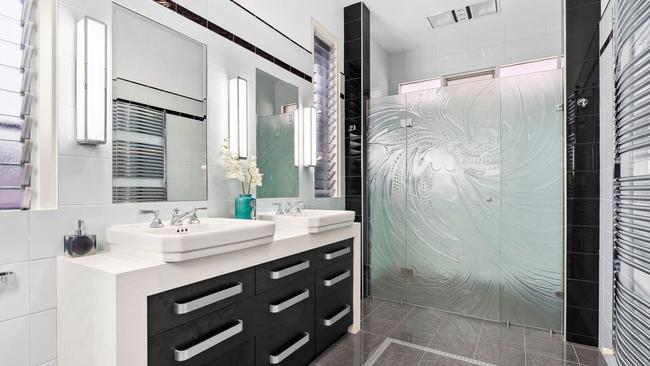 The etched glass shower screen features a 1930s style water nymph.