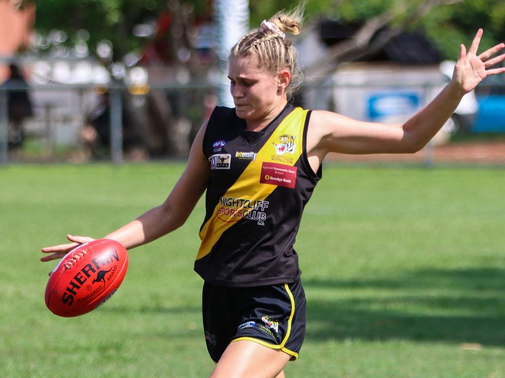 Sophie Hatzismalis was among the best in the Tigers’ second semi-final loss to the Buffettes. Picture: Celina Whan/AFLNT Media