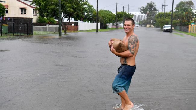 Jesse Gambino sandbagging in Railway Estate. Picture: Evan Morgan