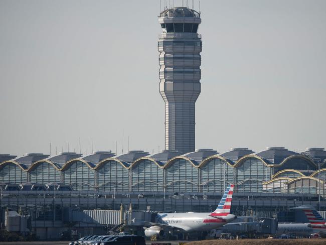 ARLINGTON, VIRGINIA - JANUARY 30: The control tower at the Reagan National Airport after the crash of an American Airlines plane on the Potomac River on approach to the airport on January 30, 2025 in Arlington, Virginia. The American Airlines flight from Wichita, Kansas collided midair with a military Black Hawk helicopter while on approach to Ronald Reagan Washington National Airport. According to reports, there were no survivors among the 67 people on both aircraft.   Andrew Harnik/Getty Images/AFP (Photo by Andrew Harnik / GETTY IMAGES NORTH AMERICA / Getty Images via AFP)