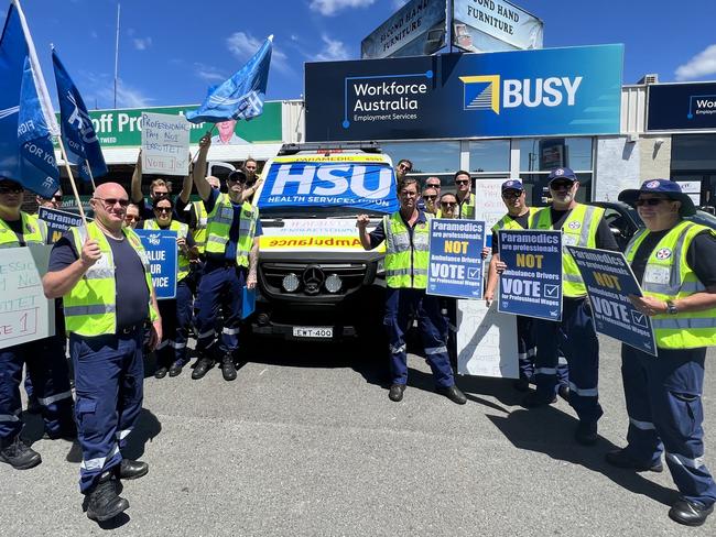 Tired and frustrated paramedics gathered outside Tweed MP Geoff Provestâs office in an effort for better pay conditions. Photo: David Bonaddio