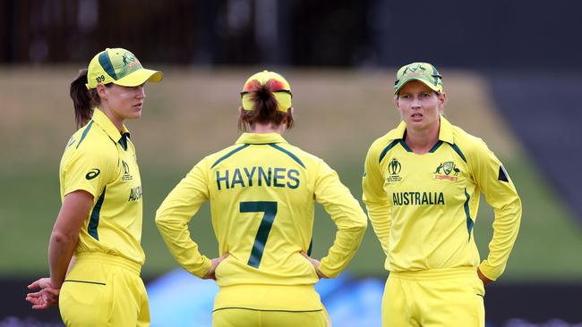 Ellyse Perry (left) and Rachael Haynes (middle) talk to captain Meg Lanning during Australia’s ODI World Cup triumph last March.