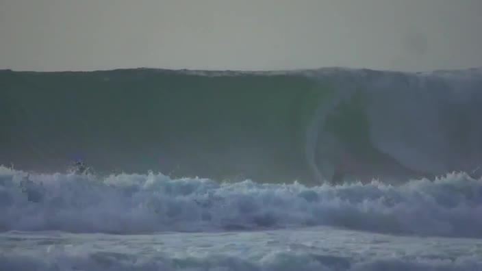 Kelly Slater surfs the Gold Coast