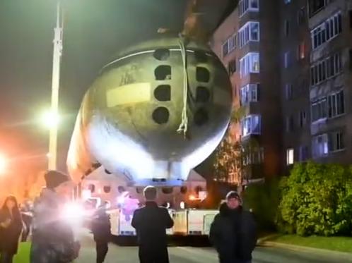 The 3000-tonne nuclear submarine on the streets of Russia.