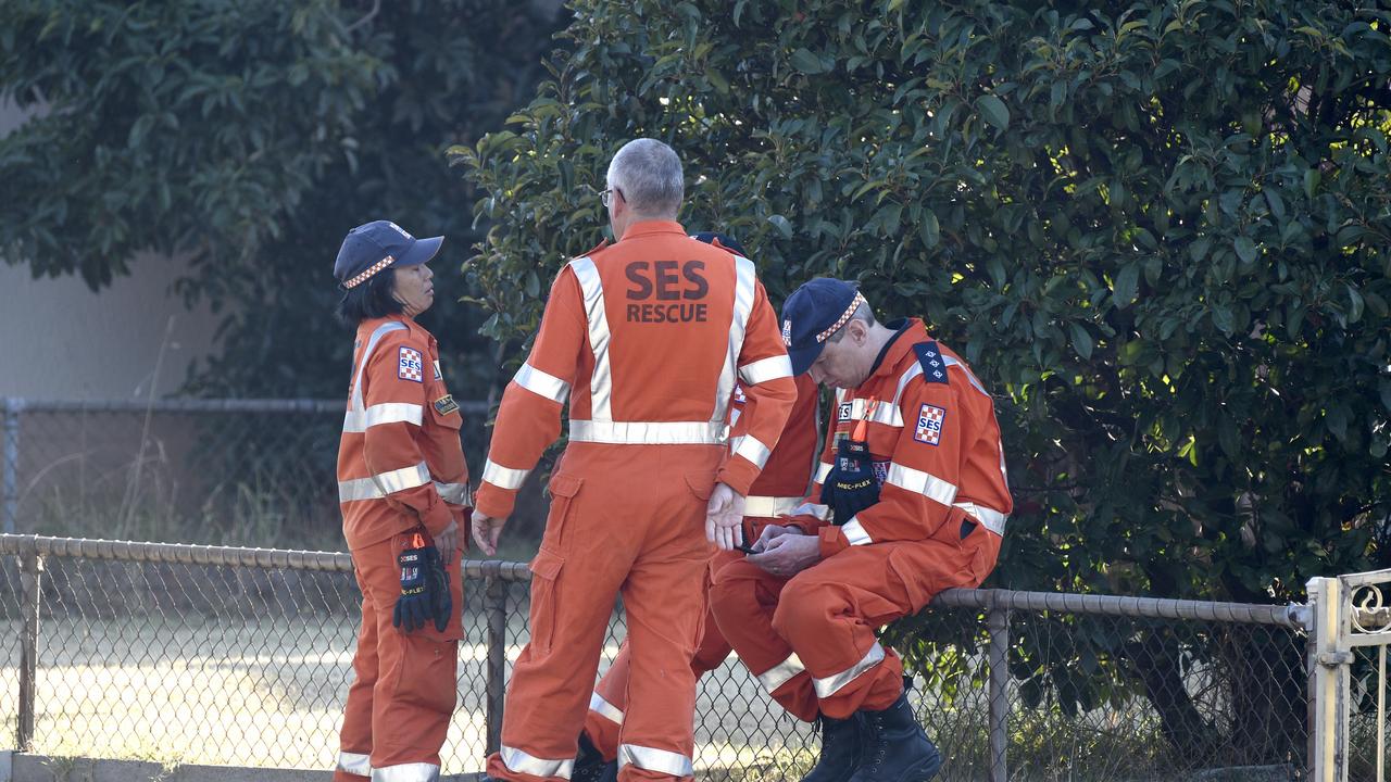 SES crews and firefighters rushed to the scene. Picture: NCA NewsWire / Andrew Henshaw