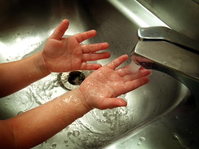 20 apr 2000 Kid Germs - picdavid/kelly  Child washing hands clean under a running water tap hygiene health disease  prevention children generic situation