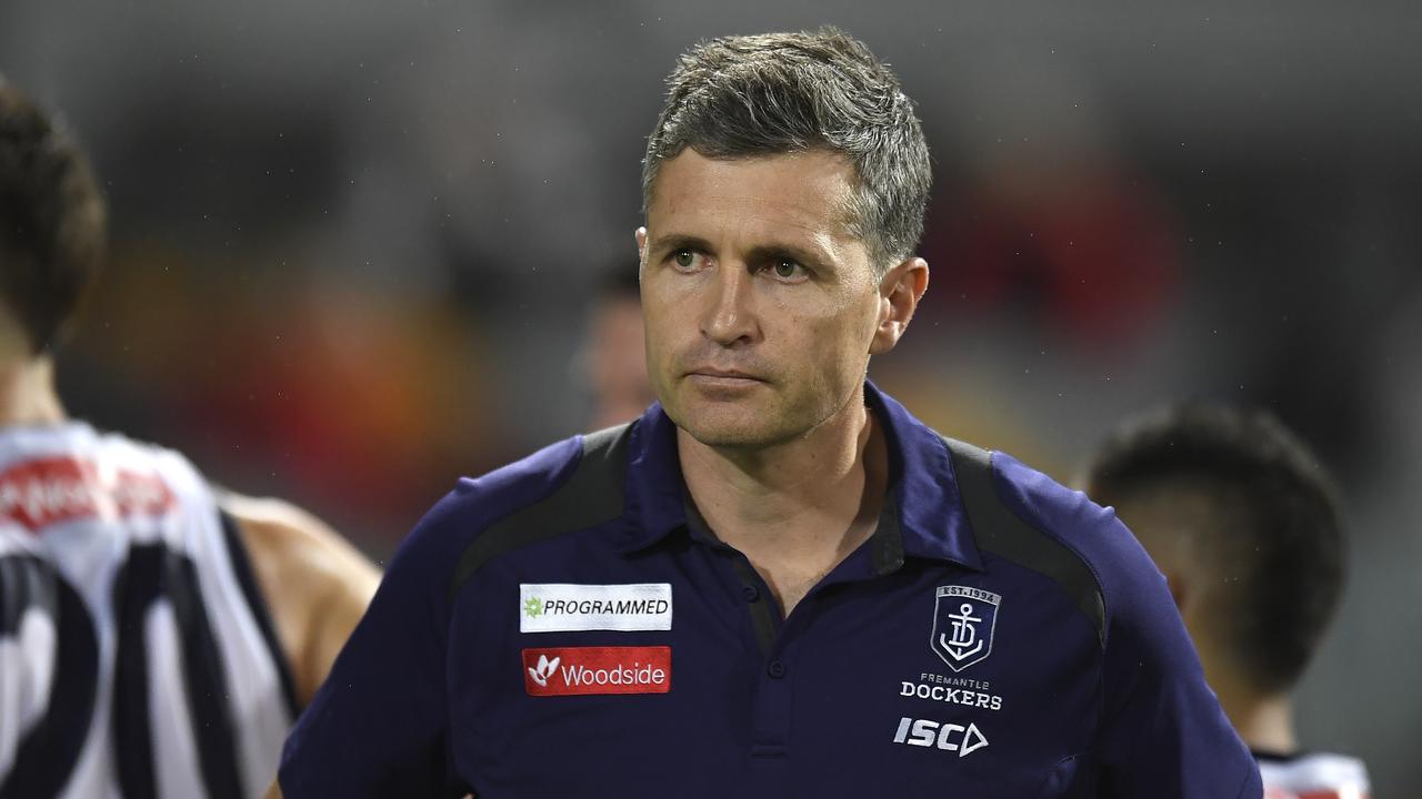 CAIRNS, AUSTRALIA - SEPTEMBER 07: Fremantle Dockers head coach Justin Longmuir looks on during the round 16 AFL match between the Melbourne Demons and the Fremantle Dockers at Cazaly's Stadium on September 07, 2020 in Cairns, Australia. (Photo by Albert Perez/Getty Images)