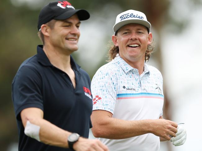 SYDNEY, AUSTRALIA - NOVEMBER 29: Cameron Smith and Richie McCaw play a practise round in the pro-am ahead of the ISPS HANDA Australian Open at The Australian Golf Course on November 29, 2023 in Sydney, Australia. (Photo by Mark Metcalfe/Getty Images)