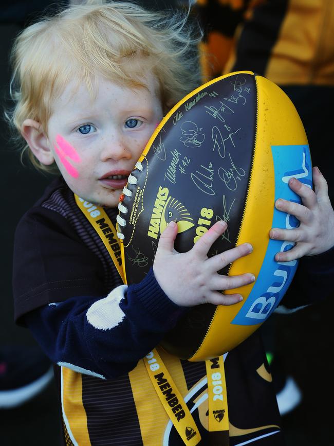 Isabelle Richardson of Hobart at UTAS Stadium. PICTURE CHRIS KIDD