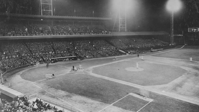 A 1935 picture by General Electric showing their lighting of Crossley Field, Cincinatti, Ohio.