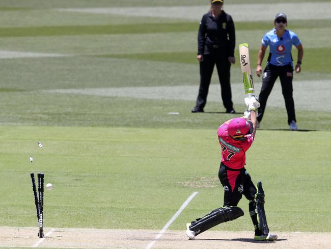 A critical early wicket for the Striker was when Sixers opener Alyssa Healy was bowled by Sophie Devine for 23 runs. Picture: SARAH REED