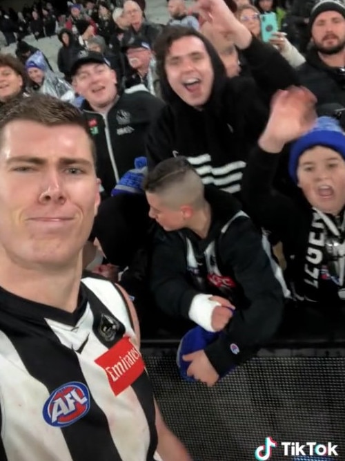 Mason Cox takes a selfie with fans. Picture: TikTok