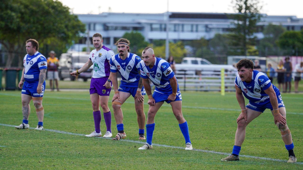 Beerwah lines up in defence with courageous player Damian Forde-Hurrell (centre). Picture: Annie Rapmund/Photo’s by Annie