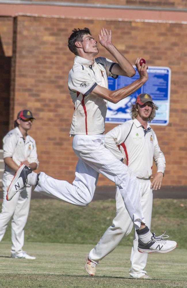 Lachlan Evans bowls for Met-Easts. Picture: Nev Madsen.