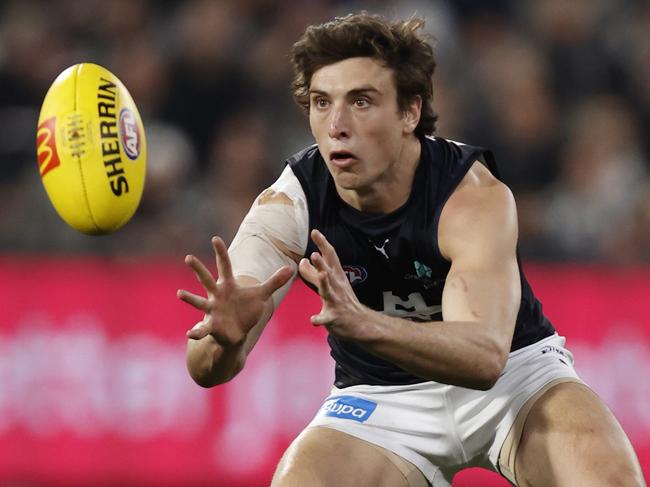 MELBOURNE, AUSTRALIA - JULY 28: Caleb Marchbank of the Blues marks the ball during the round 20 AFL match between Collingwood Magpies and Carlton Blues at Melbourne Cricket Ground, on July 28, 2023, in Melbourne, Australia. (Photo by Darrian Traynor/Getty Images)