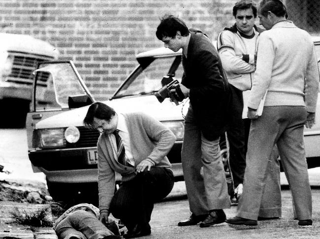 Detective sergeant Roger Rogerson (far right, inspects the body of drug dealer Warren Lanfranchi who was shot dead in Dangar Place, Chippendale. Picture: Frank Violi